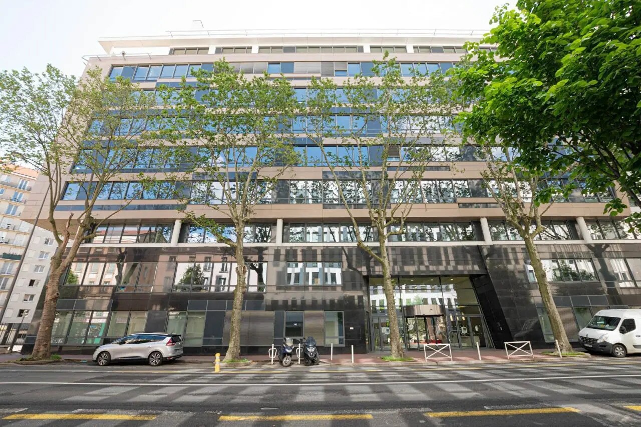 Office in Montrouge to rent Building Photo- Image 1 of 13