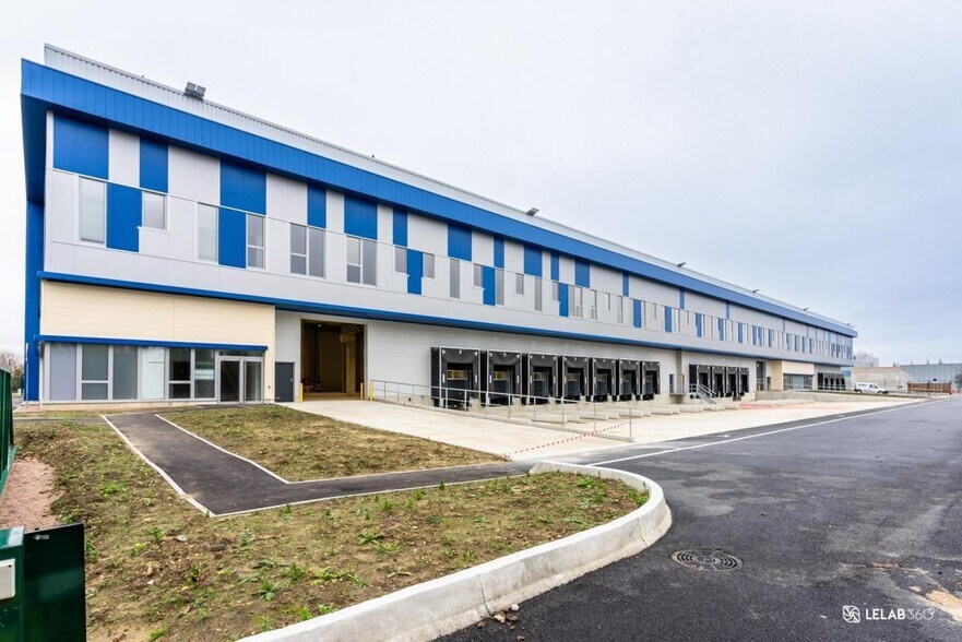 Industrial in Conflans-Sainte-Honorine to rent - Building Photo - Image 3 of 7