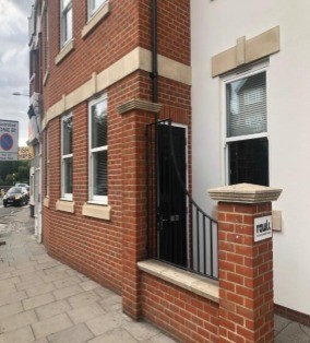 41 Barnes High St, London for rent - Building Photo - Image 2 of 4