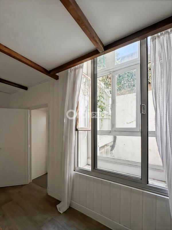 Office / Medical in Marseille to rent Interior Photo- Image 1 of 9