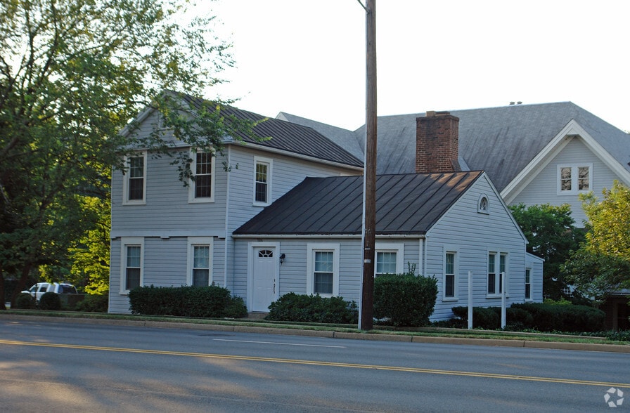 306 N Washington St, Falls Church, VA for rent - Building Photo - Image 1 of 13