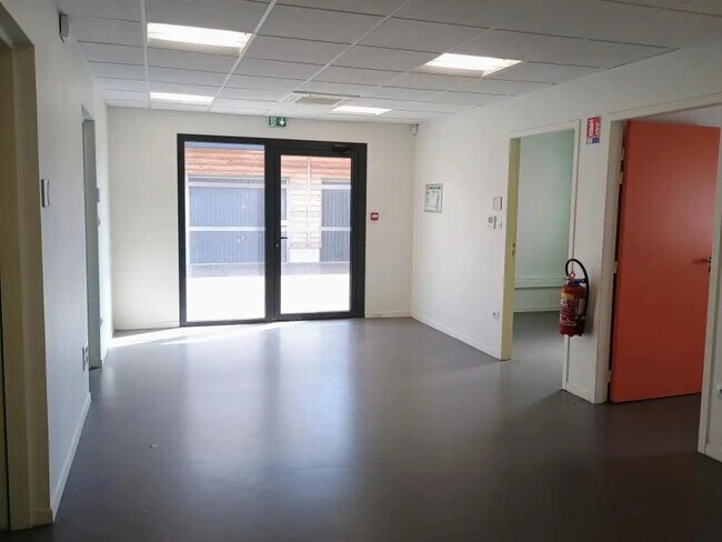 Location Local d'activités 160 m²
