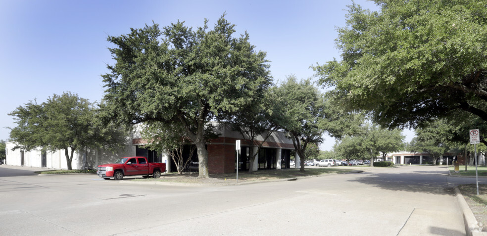 10610 Metric Dr, Dallas, TX for rent - Building Photo - Image 2 of 5