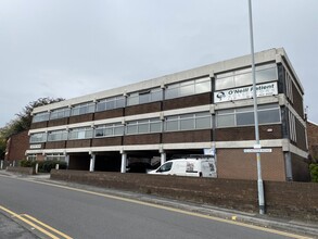 Chester Rd, Stockport for rent Building Photo- Image 1 of 4