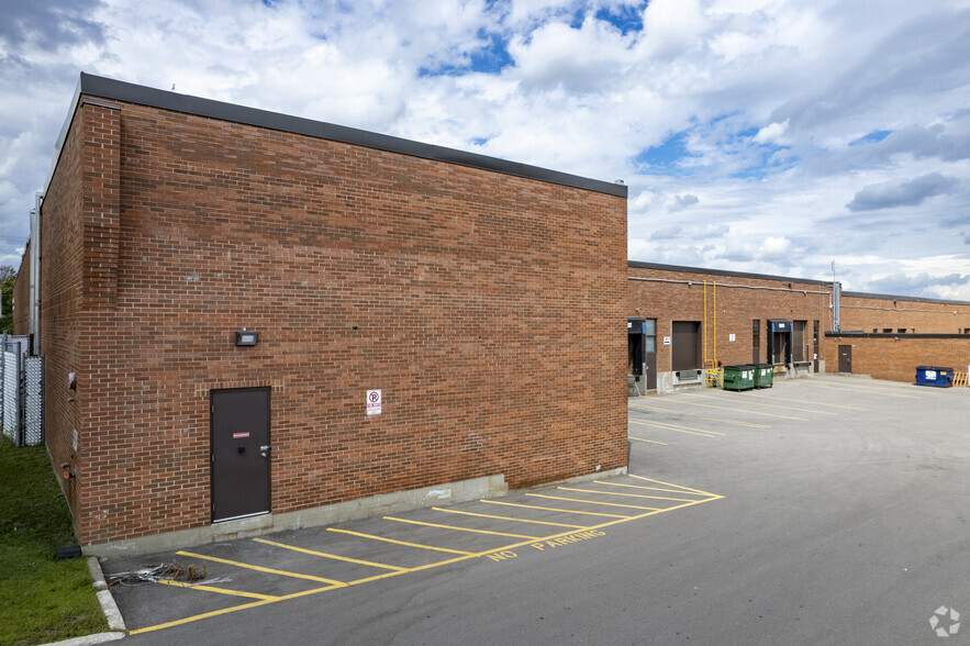 903-951 Matheson Blvd E, Mississauga, ON for rent - Building Photo - Image 2 of 7