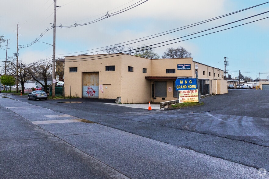 2250 Urbanowitz Ave, Linden, NJ to rent - Building Photo - Image 1 of 6