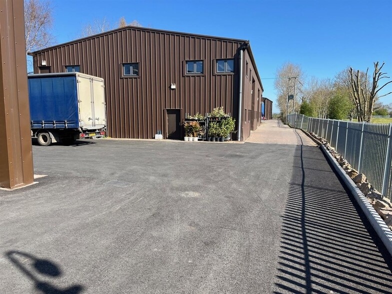 Unit 3 Old Station Yard, Long Marston, Long Marston to rent - Building Photo - Image 3 of 7