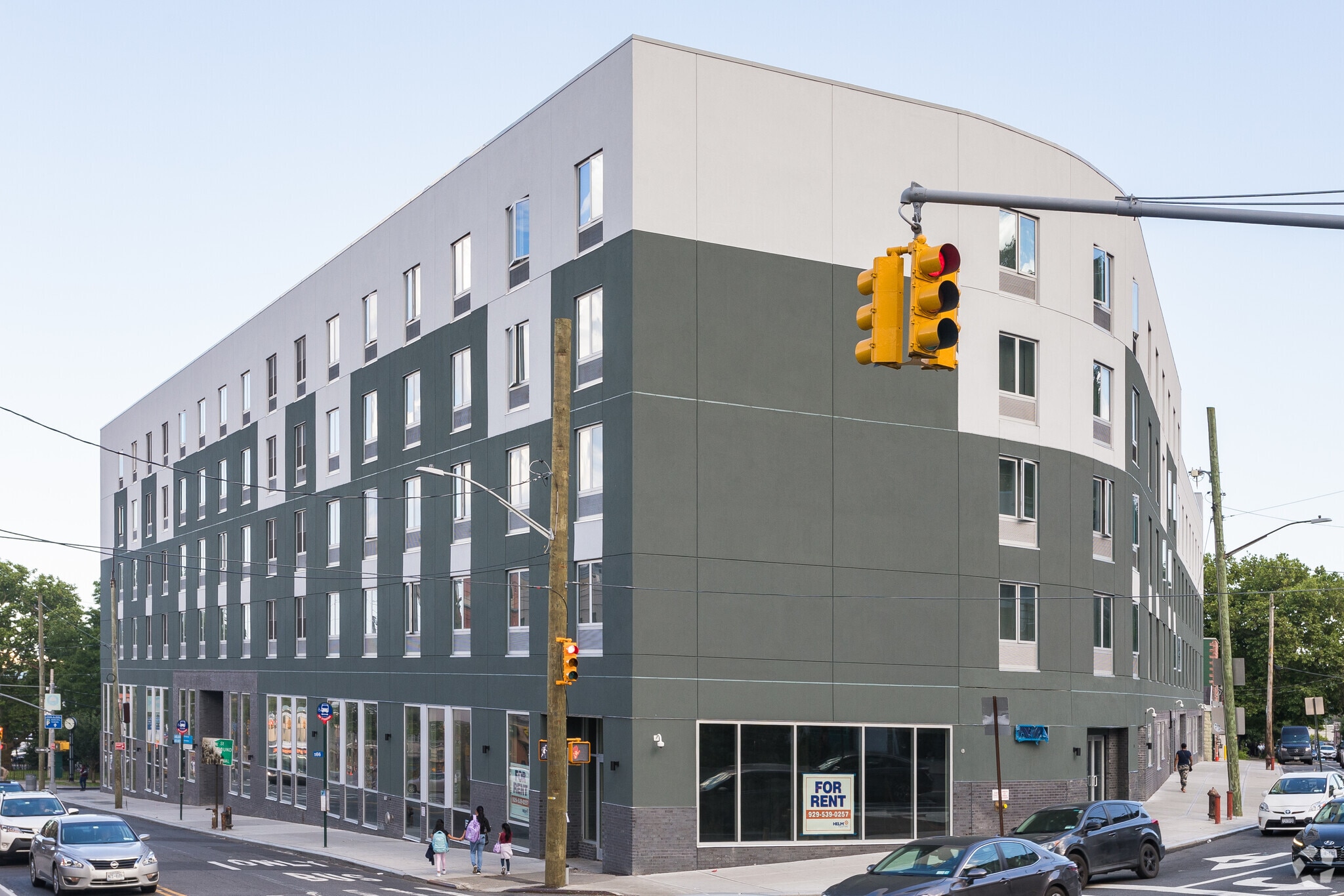 38 Victory Blvd, Staten Island, NY to rent Building Photo- Image 1 of 23