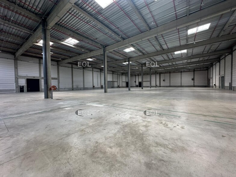 Industrial in Marly-la-Ville to rent - Building Photo - Image 3 of 6