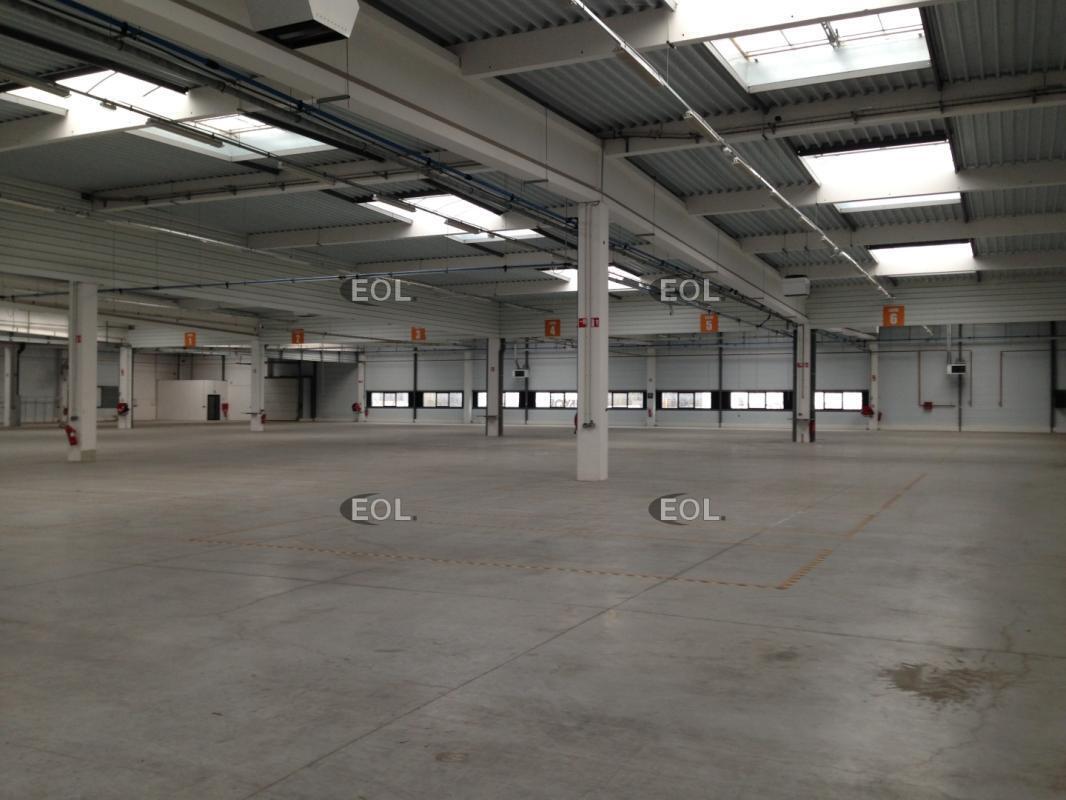 Industrial in Ferrières-en-Brie to rent Building Photo- Image 1 of 12