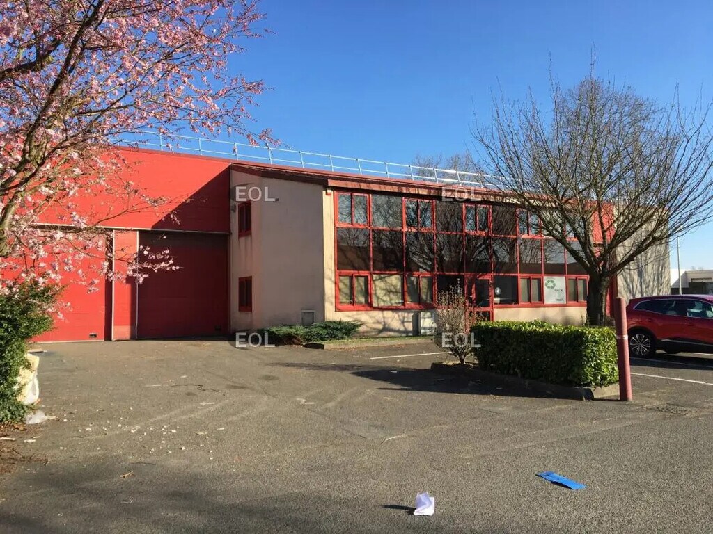 Location Local d'activités 380 m² - Photo 1