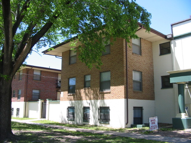 2704-2810 E 9th st, Wichita, KS for sale - Primary Photo - Image 1 of 7