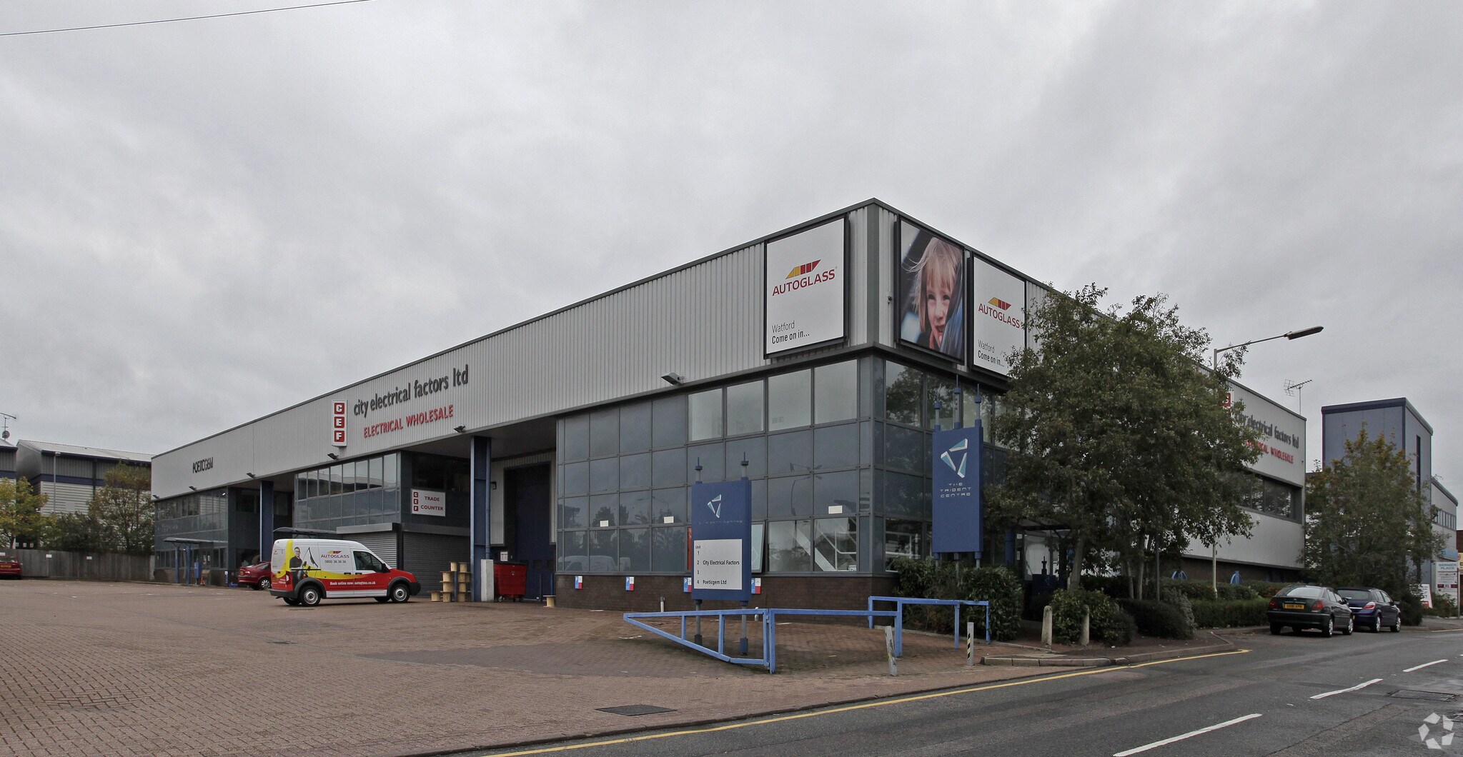 Imperial Way, Watford to rent Building Photo- Image 1 of 4