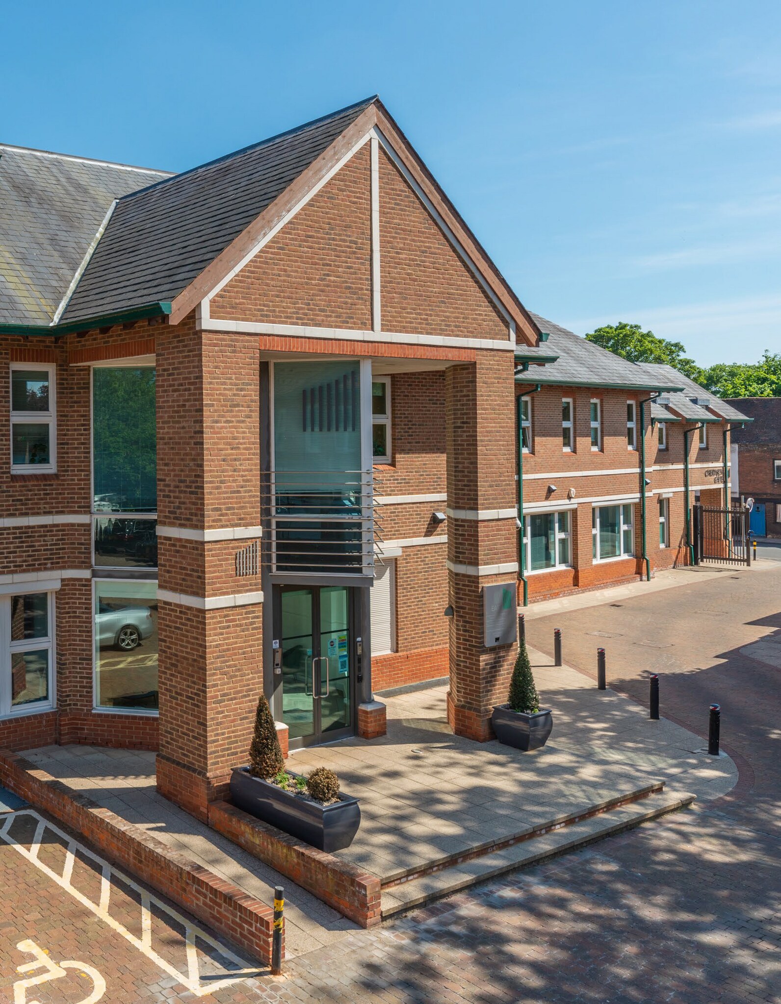 London Rd, Chertsey for sale Building Photo- Image 1 of 1