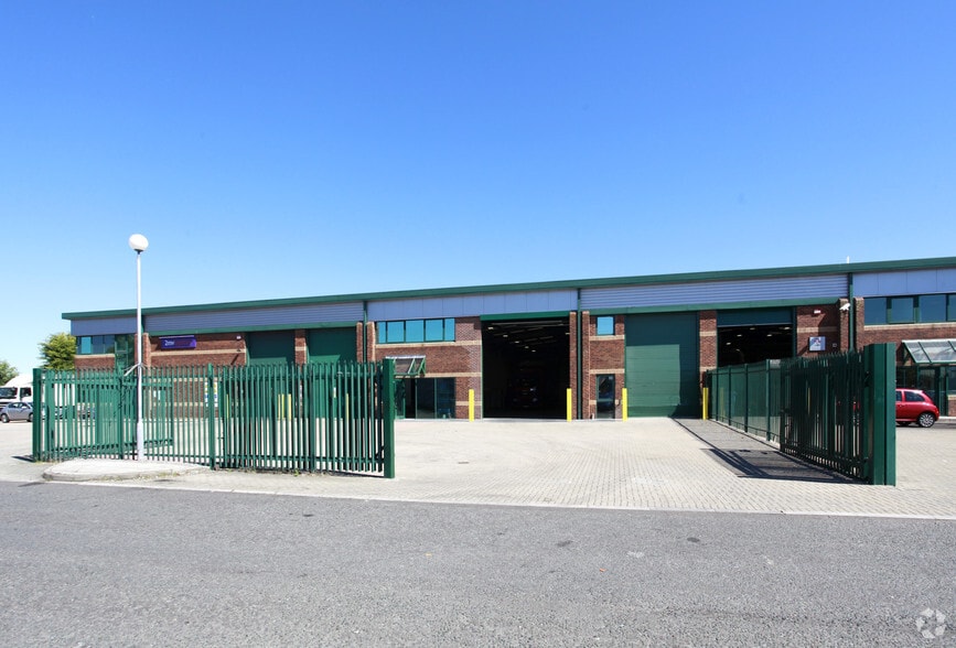 Walton Rd, Portsmouth to rent - Building Photo - Image 2 of 2