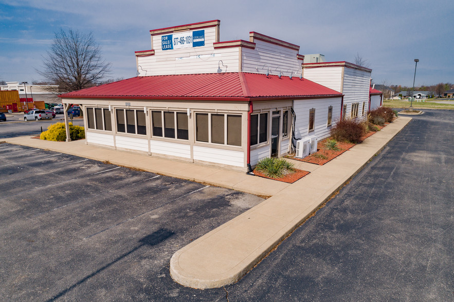 8609 Citadel Way, Louisville, KY for sale - Primary Photo - Image 1 of 44