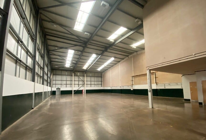 The Quadrant Centre, Quedgeley to rent - Interior Photo - Image 3 of 5