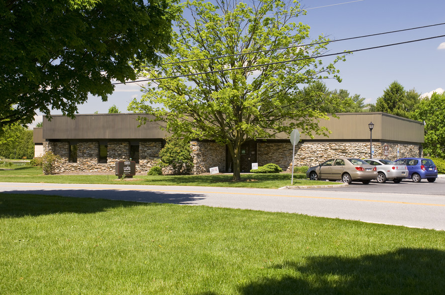 1901 Olde Homestead Ln, Lancaster, PA for sale - Building Photo - Image 1 of 1