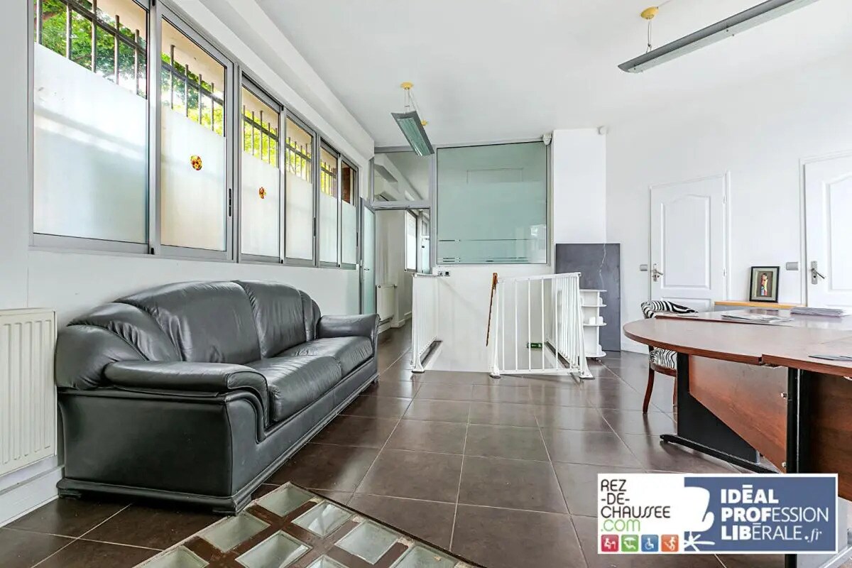 Retail in Issy-les-Moulineaux for sale Interior Photo- Image 1 of 12