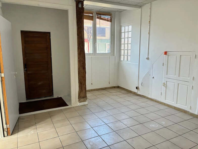 7 Rue La Boissière, Fontenay-aux-Roses to rent - Interior Photo - Image 2 of 6