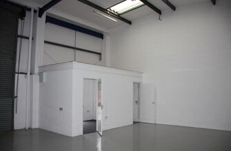 Black Moor Rd, Verwood to rent Interior Photo- Image 1 of 3