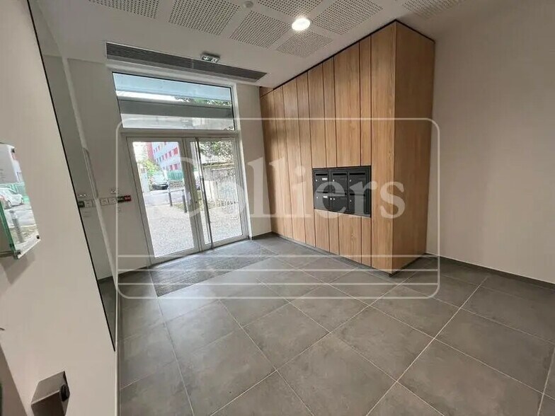 50 Cours De La République, Villeurbanne for sale - Lobby - Image 2 of 7