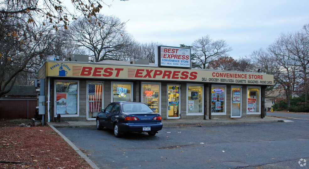 336 Ronkonkoma Ave, Ronkonkoma, NY for sale - Primary Photo - Image 1 of 1