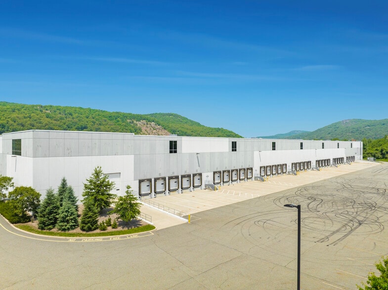 100 Performance Dr, Mahwah, NJ to rent - Building Photo - Image 2 of 24