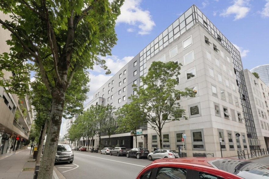 13 Bis Rue De L'Abreuvoir, Courbevoie to rent - Building Photo - Image 3 of 14