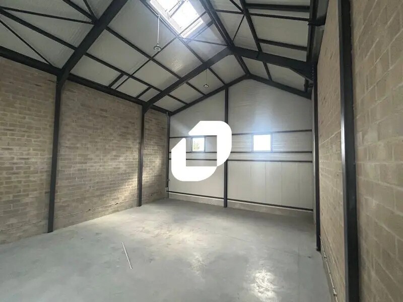 Light Industrial in Groslay to rent Interior Photo- Image 1 of 10