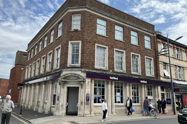 11 Rolle St, Exmouth to rent - Primary Photo - Image 1 of 2