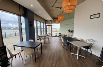 Swansea Pt, Swansea to rent Interior Photo- Image 2 of 2