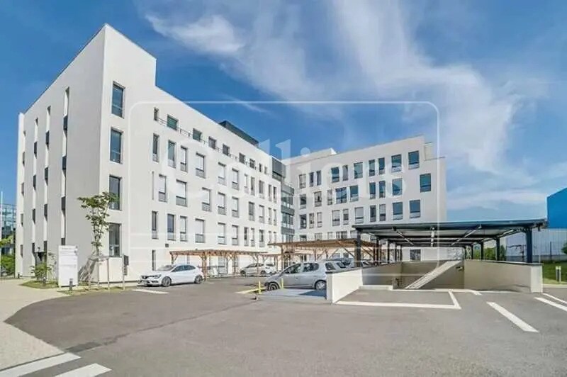 Office in Villeurbanne to rent - Building Photo - Image 2 of 19