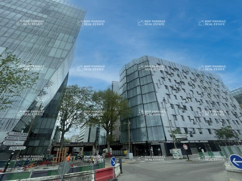 Office in Lyon to rent - Building Photo - Image 3 of 46