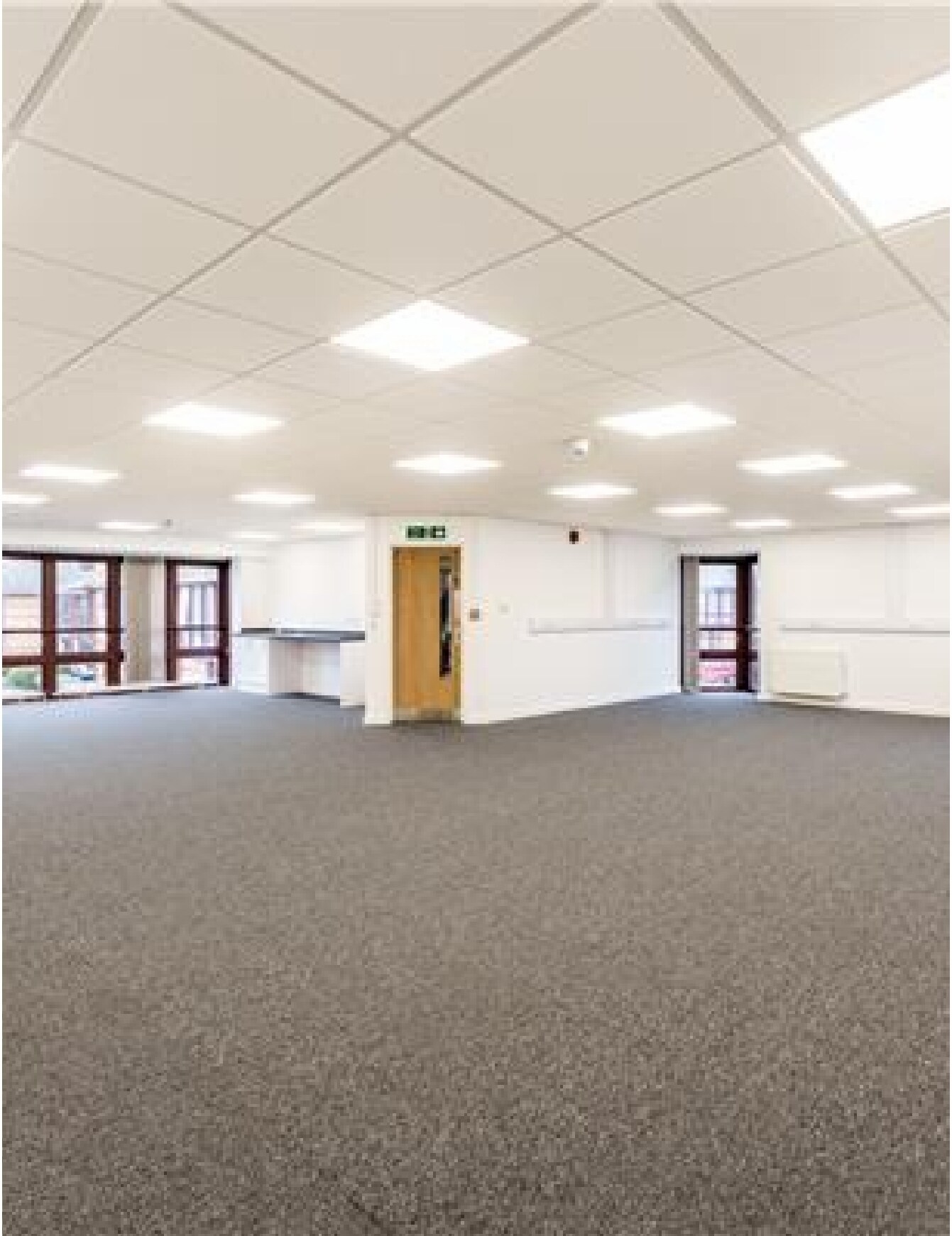 6 Waterberry Dr, Waterlooville to rent Interior Photo- Image 1 of 6