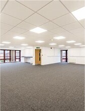 6 Waterberry Dr, Waterlooville to rent Interior Photo- Image 1 of 6