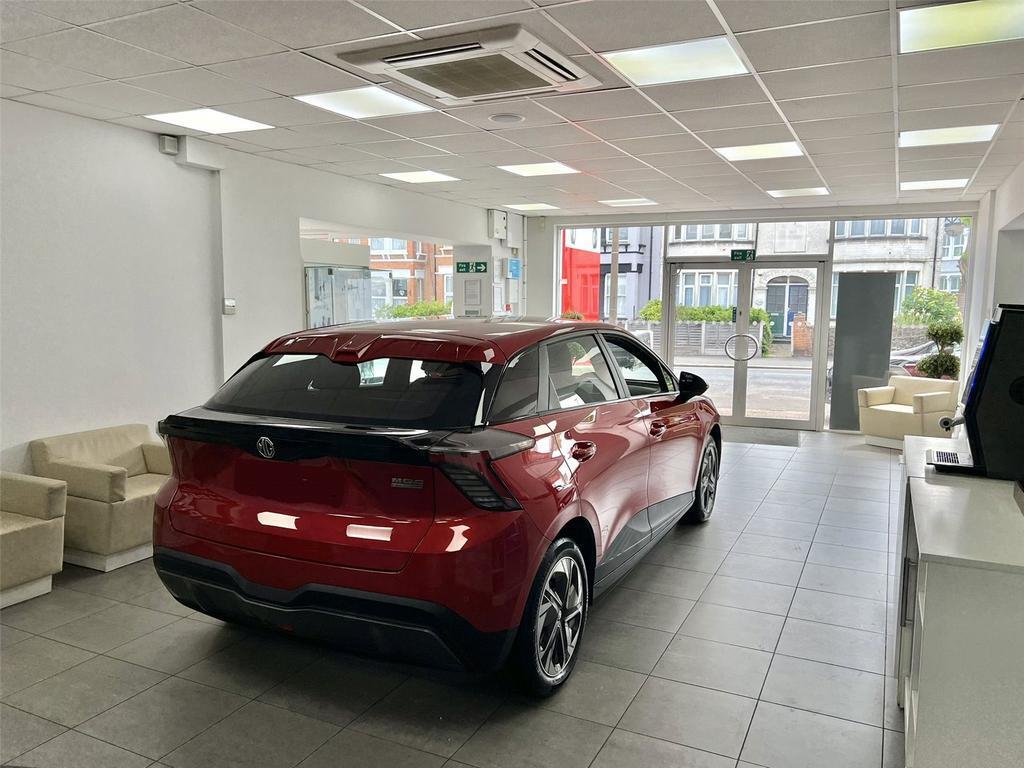 139 West Rd, Westcliff On Sea for sale Interior Photo- Image 1 of 8