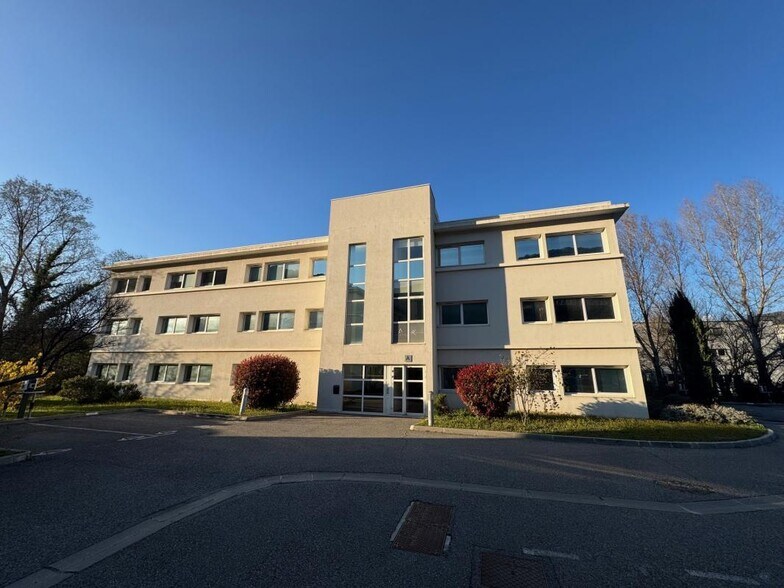 Office in Gémenos to rent - Building Photo - Image 1 of 5