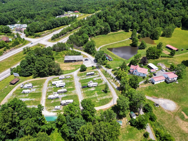 632 Milroy Grose Rd, Lansing, WV for sale - Primary Photo - Image 1 of 22