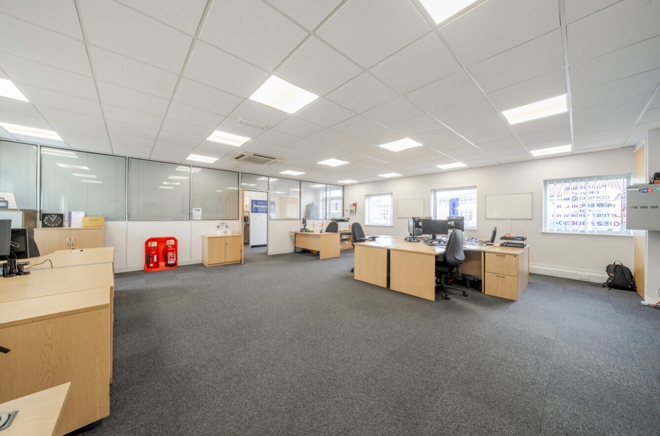 Weaver Rd, Lincoln, LIN LN6 3QN - Unit C2 - - Interior Photo - Image 1 of 7