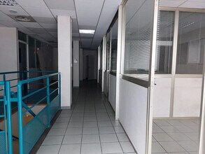 Retail in Aubagne to rent Interior Photo- Image 2 of 4