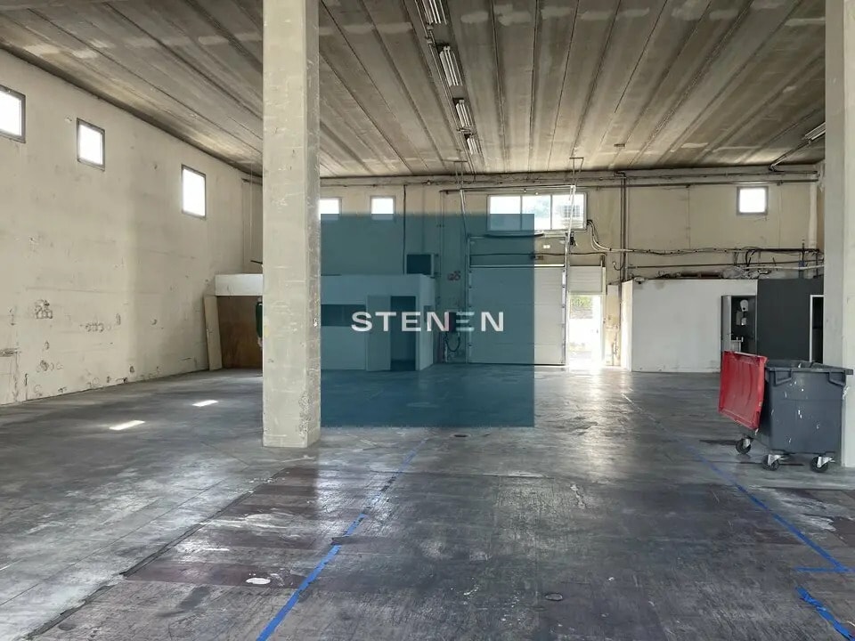 Location Commerce 425 m² - Photo 1