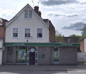 5 Between Streets, Cobham for sale - Primary Photo - Image 1 of 1