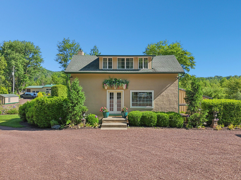 1935 River Rd, Upper Black Eddy, PA for sale - Primary Photo - Image 1 of 19