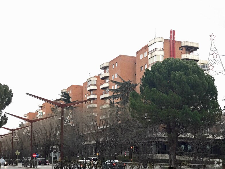 Retail in Guadalajara, Guadalajara to rent - Building Photo - Image 2 of 2