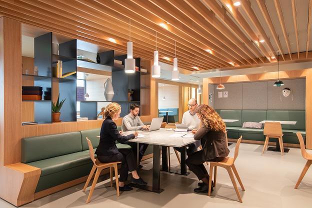 Office in to rent - Interior Photo - Image 1 of 5