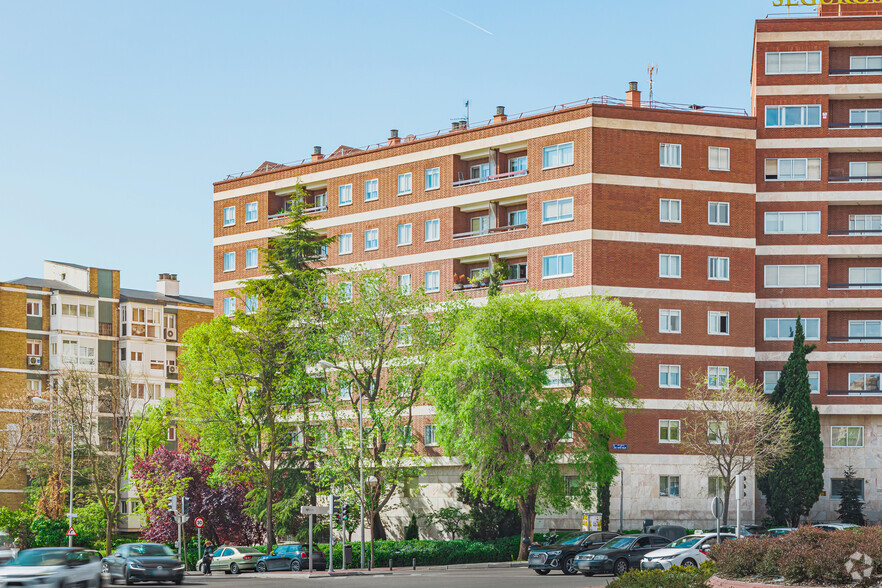 Calle De Colombia, 62, Madrid, Madrid for rent - Building Photo - Image 3 of 3