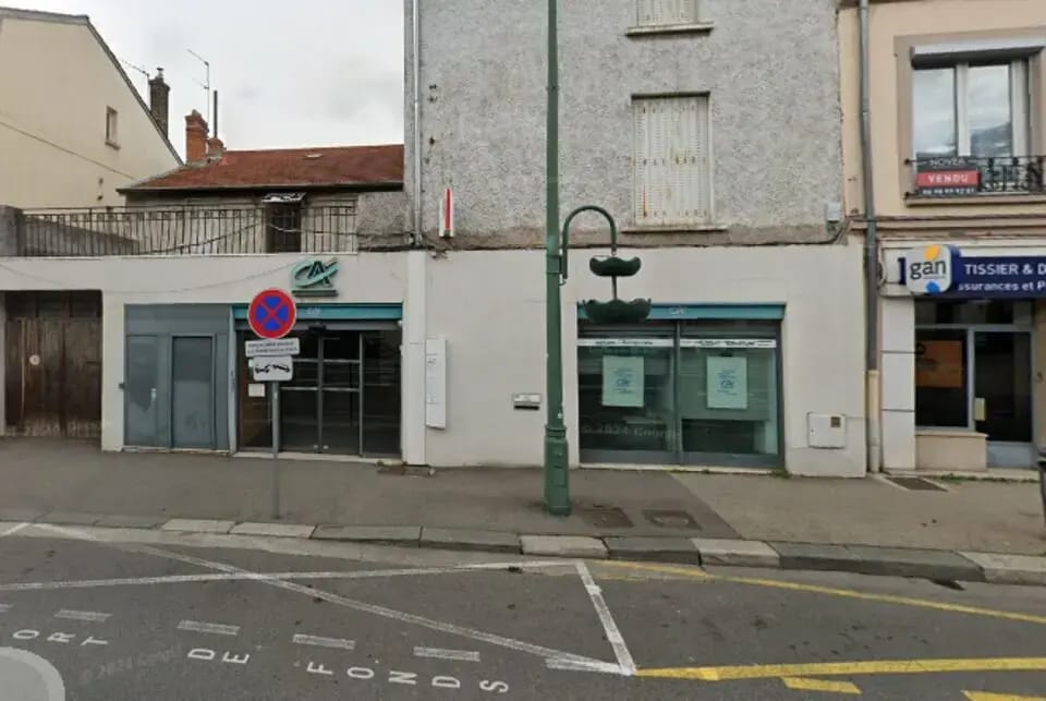Retail in Tassin-la-Demi-Lune to rent Building Photo- Image 1 of 3