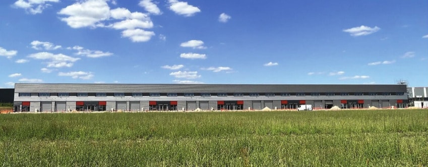 Industrial in Le Thillay to rent Building Photo- Image 1 of 5
