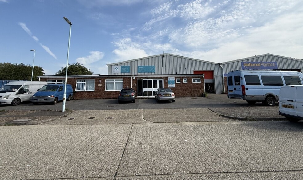 Unit 1 Easting Close, Worthing to rent - Building Photo - Image 2 of 19